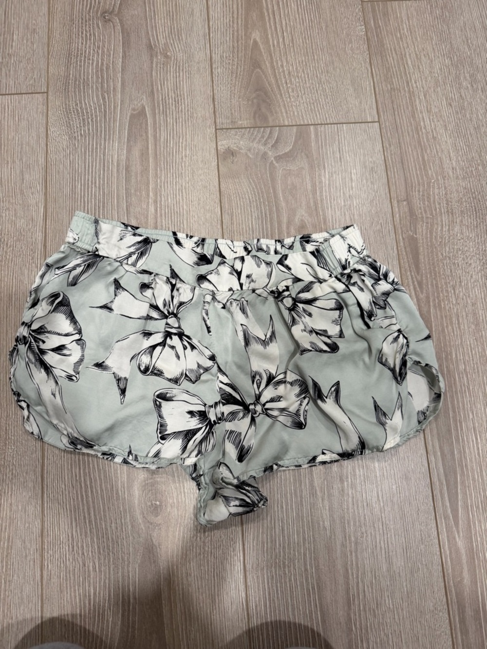 Anthropologie Silky Patterned Pajama Shorts Mint Green White Bows - Picture 2 of 4